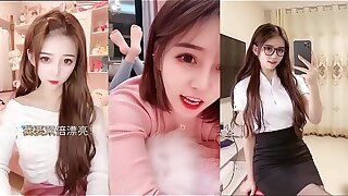 very cute asian college girl likes webcam her juicy pussy to dudes